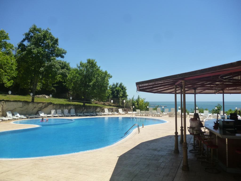Ahilea Hotel - Free Pool Access Baltjik Exteriör bild