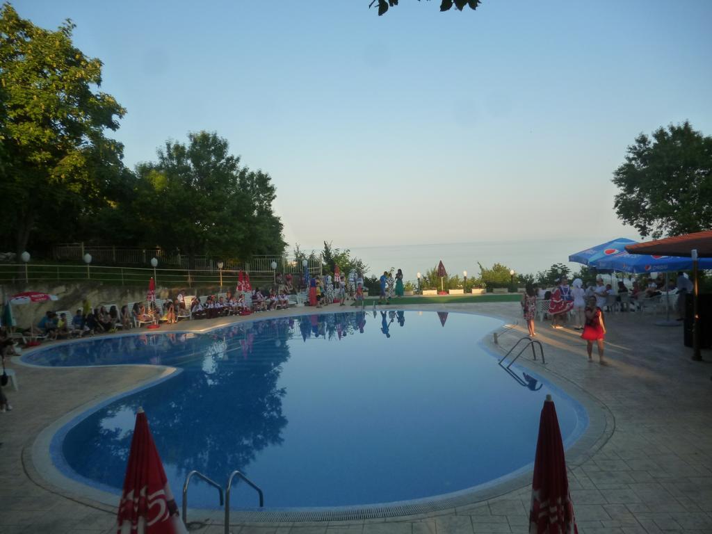 Ahilea Hotel - Free Pool Access Baltjik Exteriör bild