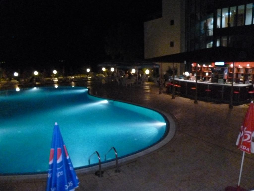 Ahilea Hotel - Free Pool Access Baltjik Exteriör bild