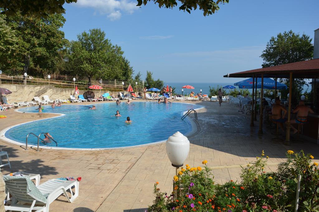 Ahilea Hotel - Free Pool Access Baltjik Exteriör bild