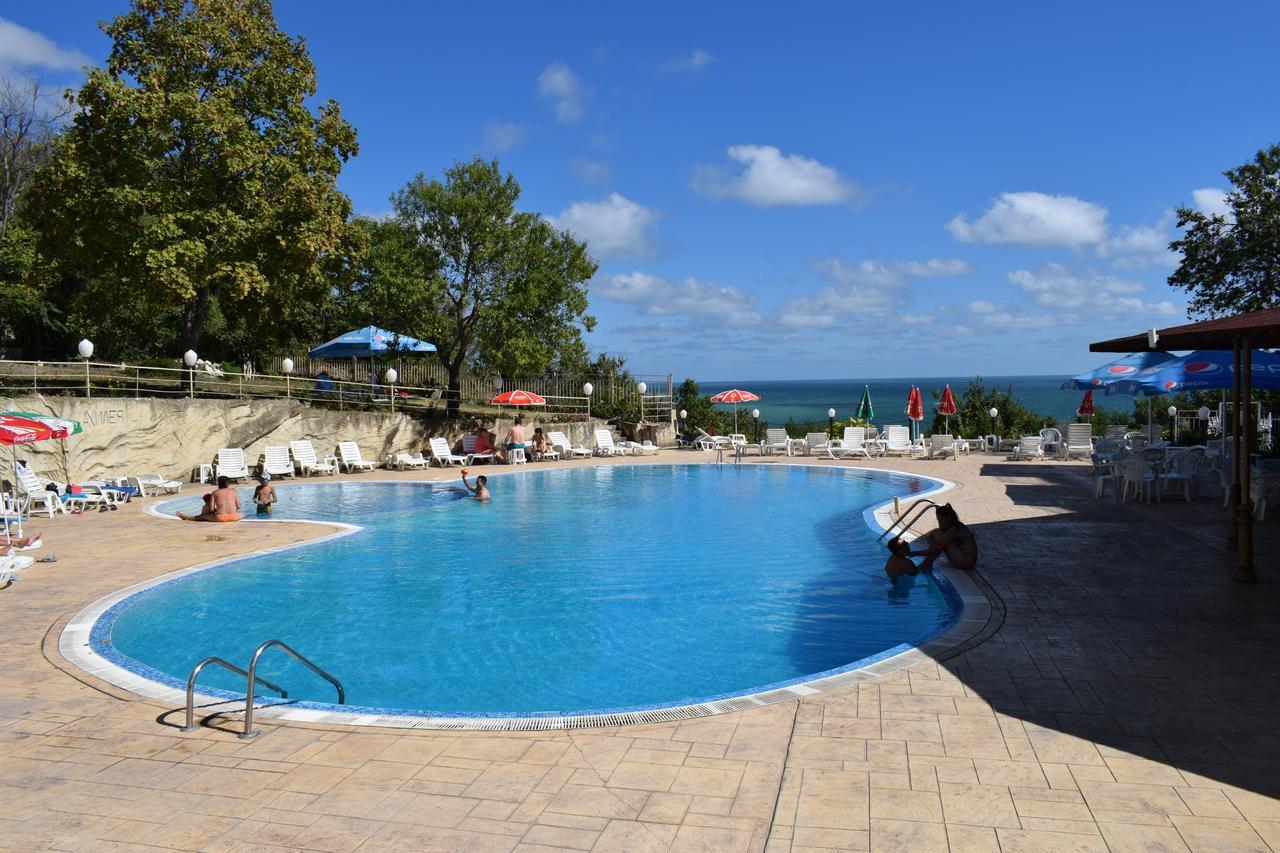 Ahilea Hotel - Free Pool Access Baltjik Exteriör bild