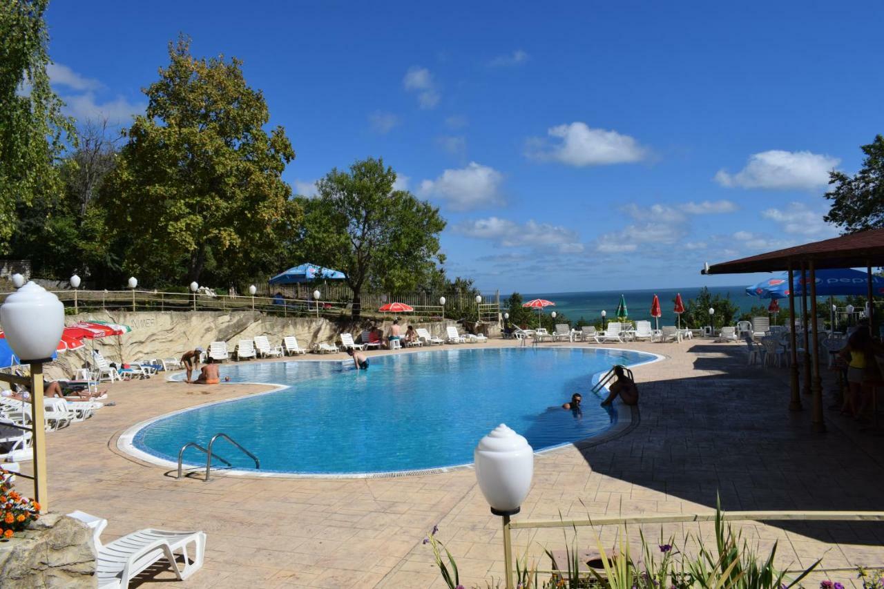 Ahilea Hotel - Free Pool Access Baltjik Exteriör bild
