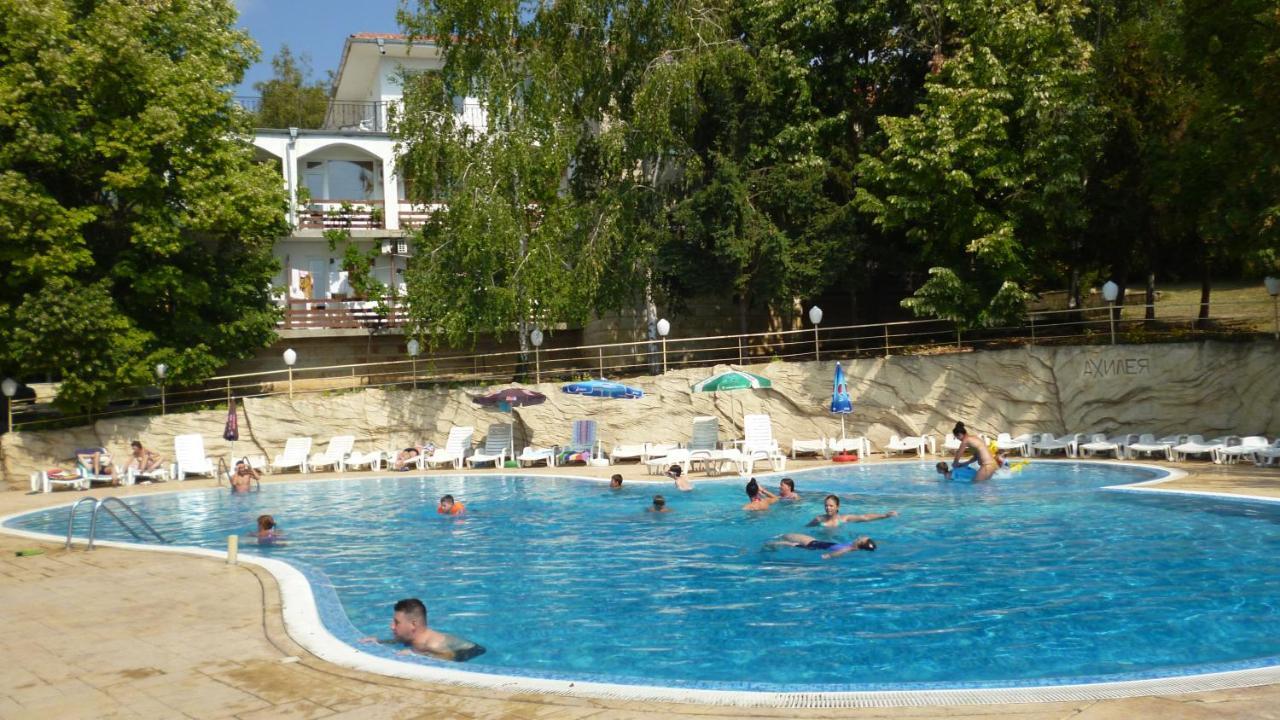 Ahilea Hotel - Free Pool Access Baltjik Exteriör bild